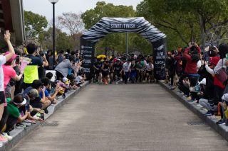 ・・
【とらまるROCK🐯ニュース】  昨年、ラストを匂わせていた
とらまるROCKリレーラン🐯  「今年は開催するんですか！？」
と各所から問い合わせをいただき
本当にありがとうございます。  私たちにとっても大事なイベントの
１つではあるものの、開始当初に比べ、
様々な主催団体がリレーマラソンに参画し、
これらのイベントとの差別化が迫られる状態…  事務局内で検討した結果、
2025の開催は見送ることとなりました。  これまでご協力いただいた
選手、企業、DJ、マルシェ、スタッフの皆様に
改めてお礼申し上げます。  今一度、
とらまるROCKリレーランとは？を問い、
「他のイベントには無い面白さ」や
「自分たちの遊び場を守る取組」等の１つとして、
多くの人から愛されるランニングイベントへ
ブラッシュアップできるよう、あれやこれや、
知恵を絞っていきたいと考えています。  ＃待っててね！