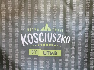 【ランドラニュース】 海外レースは国内レースにない着想や様々な出会いがあって本当に面白い👏 ということで!
11/27-29オーストラリア🇦🇺で開催された
Kosciuszko by UTMB 100kmカテゴリーへ参戦しました!
(他カテゴリーは100mile、50km、30km) 各カテゴリーのスタート時間や関門時間の設定、エイドの様子やスタッフの対応、コース整備やマーキングのつけ方などなど、いろんな発見が盛りだくさん👀✨ 良いアイディアは私たちのイベントにも積極的に取り入れていきますよー!!!💪 また100mileカテゴリーには、オーストラリア横断を終えたばかりの、いいのわたるさんも参戦!来年夏からのユーラシア大陸横断チャレンジの前に、ランドライベントにも参戦&トークイベントがあるかも!?お楽しみに😙