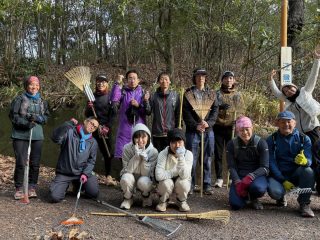 【善通寺トレランニュース】 "自分たちの遊び場は
自分たちでつくる" 参加いただいた皆様のおかげで
筆の山山頂から香色山入口まで
めちゃくちゃ綺麗になりました🤩 皆でワイワイやってると、楽しくて
整備も意外にハマっちゃいますよね🧹🍂✨ 2026のはじまりに徳を積んだ皆様!
良いことあるかも!?😙🤍 次回は2/14に整備やります🙏
参加登録はこちらから!
かむおん!🙆✨🙆♀️✨
@running_drunkers