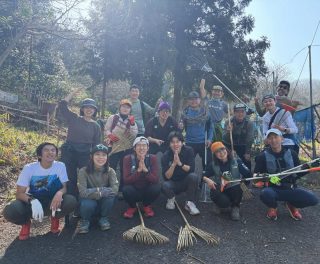 【善通寺五岳山空海トレイル🙏ニュース】 本日もやりきりました!!!
トレイル整備⛰️🧹🍂 今回のコースは五岳山のうち
火上山と中山の二岳へGo 👉✨ 登るのは一苦労でしたが
みんなの力であっという間に
ふかふかで走りやすい極上トレイルに♨️ 整備する=徳を積む!
参加してくださったみんなに
幸せなことが訪れますように🙏💓 バレンタインDAY差し入れも
ありがとうございました😘 さぁ!空海トレイルまで残り2週間!
体調管理に気をつけて万全の準備で
レース本番を迎えましょ〜🕺✨