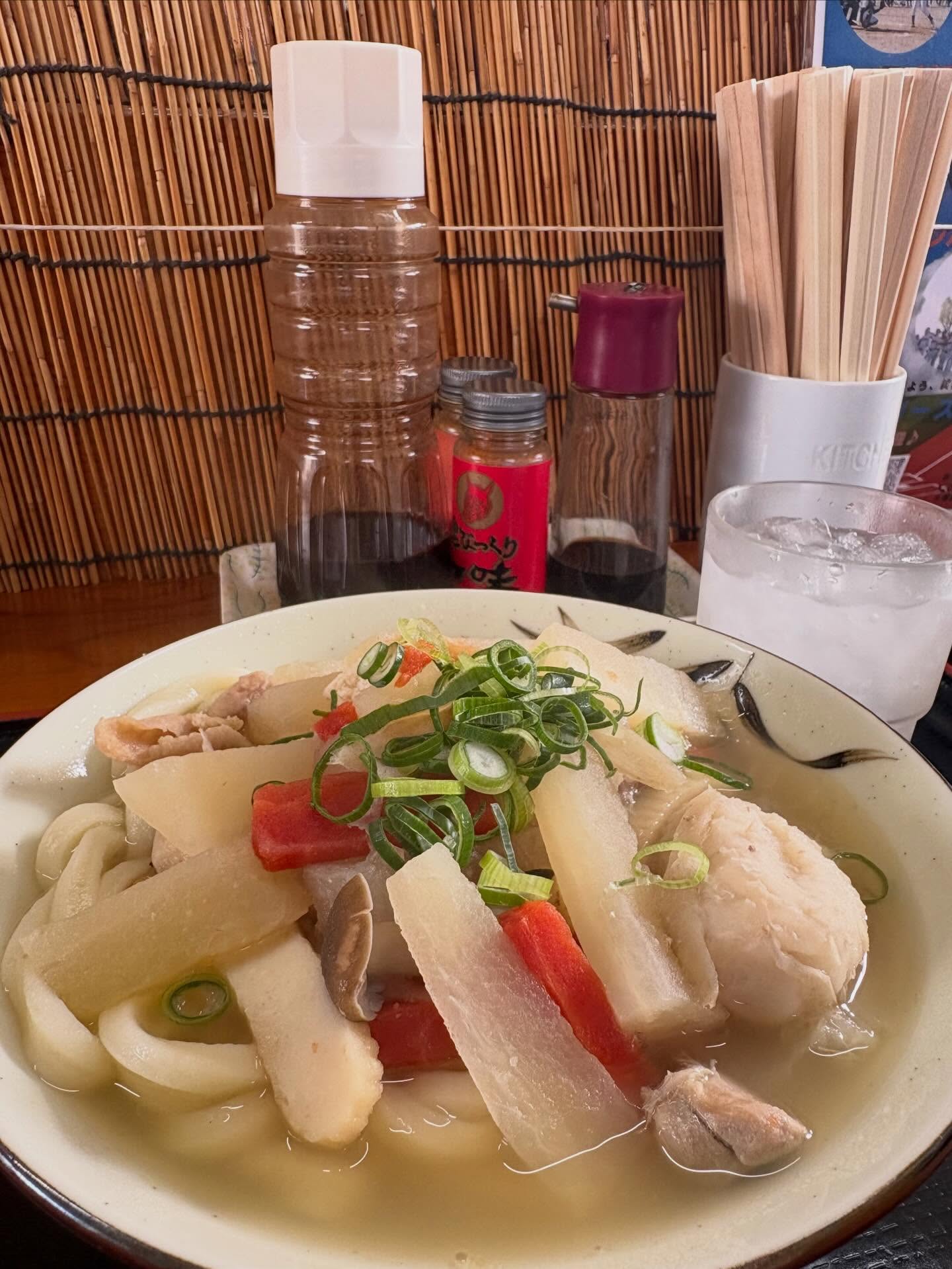 【UUM🍜ニュース】  ついこの間、年が明けたと思ったら
あっという間に、えぇ！もう3月！？👀
UUM開催まで約1ヶ月！！！！！  参加者の皆様は体調＆胃袋を
しっかり整えて臨んでくださいね💪✨  要項や選手名簿（スタート時間含む）等については
近日中に送付予定です！
今しばらくお待ちください🙏✨  #完走も完食も全力で楽しもう！🏃‍♂️🏃‍♀️🍜
#写真はnewうどん店さん😙ふふふ