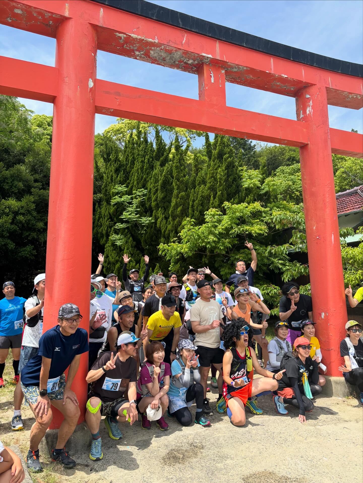 【蔦島トレイルランニングレース】ニュース💀✨ 皆さまエントリー頂きありがとうございます!
ショート、ミドルまもなく定員に達します🎉 エントリーお忘れの方はお早目に🙏✨
※追加募集はありません〜🐈 キッズ大人ペアはまだ余裕ありです👍
トレラン体験が世代のランナーを育てるきっかけになるかも🏃🏃♂️✨✨ エントリーお待ちしています!