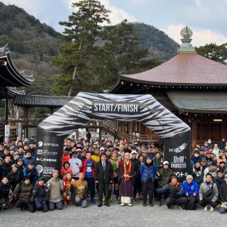 【善通寺五岳山空海トレイル2026絶賛エントリー受付中！】  エントリー締切まで20日‼️  2026年も本格スタート🏃‍♂️🏃‍♀️
今年も「自分自身に挑戦する年」にしましょう！  ランドラ開催のレースで「挑戦」と言えば…
MMMと善通寺五岳山空海トレイルではないでしょうか？  今年もトリプルへ多くの「挑戦」ありがとうございます🐎🐎🐎
まだまだ挑戦者お待ちしております！  ロードレースから初めてのトレイルに「挑戦」も面白いですよ〜！シングルはコースの半分がロードなので、ロードで頑張れたらトレイルはゆっくりでもフィニッシュ目指せますよ〜🏃‍♀️🏃‍♂️  ロードでは考えられない岩登り（ハーフはありません）もありますよ！笑