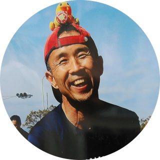 【ランドラニュース】  ランニングドランカーズのスタッフを
対談形式で、不定期に更新・追加！  6人目は
身体の仕組みを理解し
正しく使うコツを習得する練習会
「ゼロベースニコラン」を主催しながら
走る楽しさを言葉と実践で伝える  早川和弘さん　🐥  好奇心とお節介が生む
走る楽しさの輪とは！？  なんでキャップ🧢に
アヒルちゃんがいるの！？  2/28開催の善通寺五岳山空海トレイルも
エイドスタッフとして
大会を盛り上げてくれますよー！💪  ▼詳細はプロフィールのnote
@running_drunkers  ▼または以下URLから！
https://note.com/running_drunkers/n/ne3a53de12091